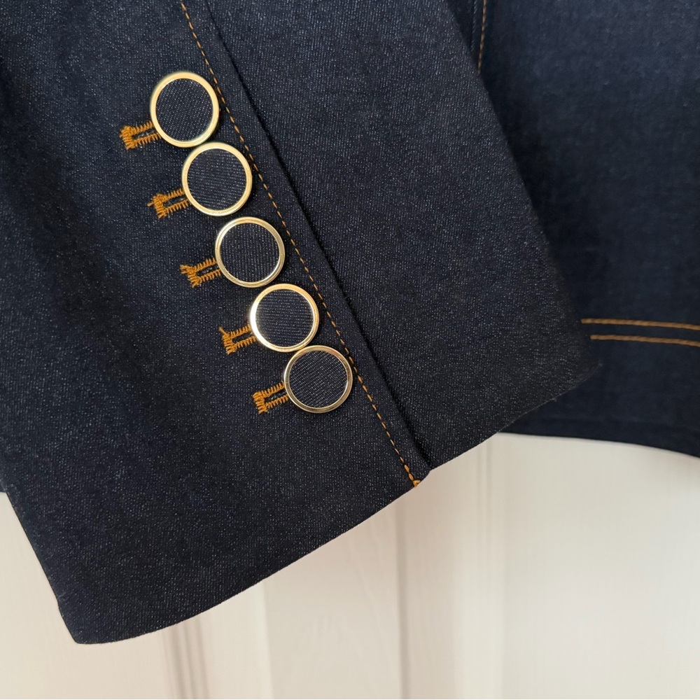 Veronica Beard Barrington Denim Cropped Jacket
Blue Embellished-Collar - size 6 - Picture 12 of 12